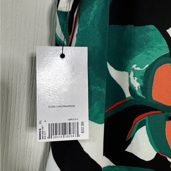 NWT Nine West Black and Green Floral Tank Top - Picture 4 of 4